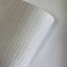 Giấy dán tường thường, sọc dọc, màu be (cận cảnh sản phẩm)